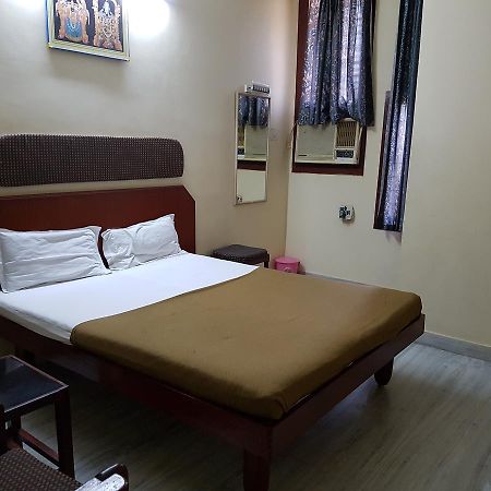 Sri Sai Residency Ξενοδοχείο Τιρουπάτι Εξωτερικό φωτογραφία