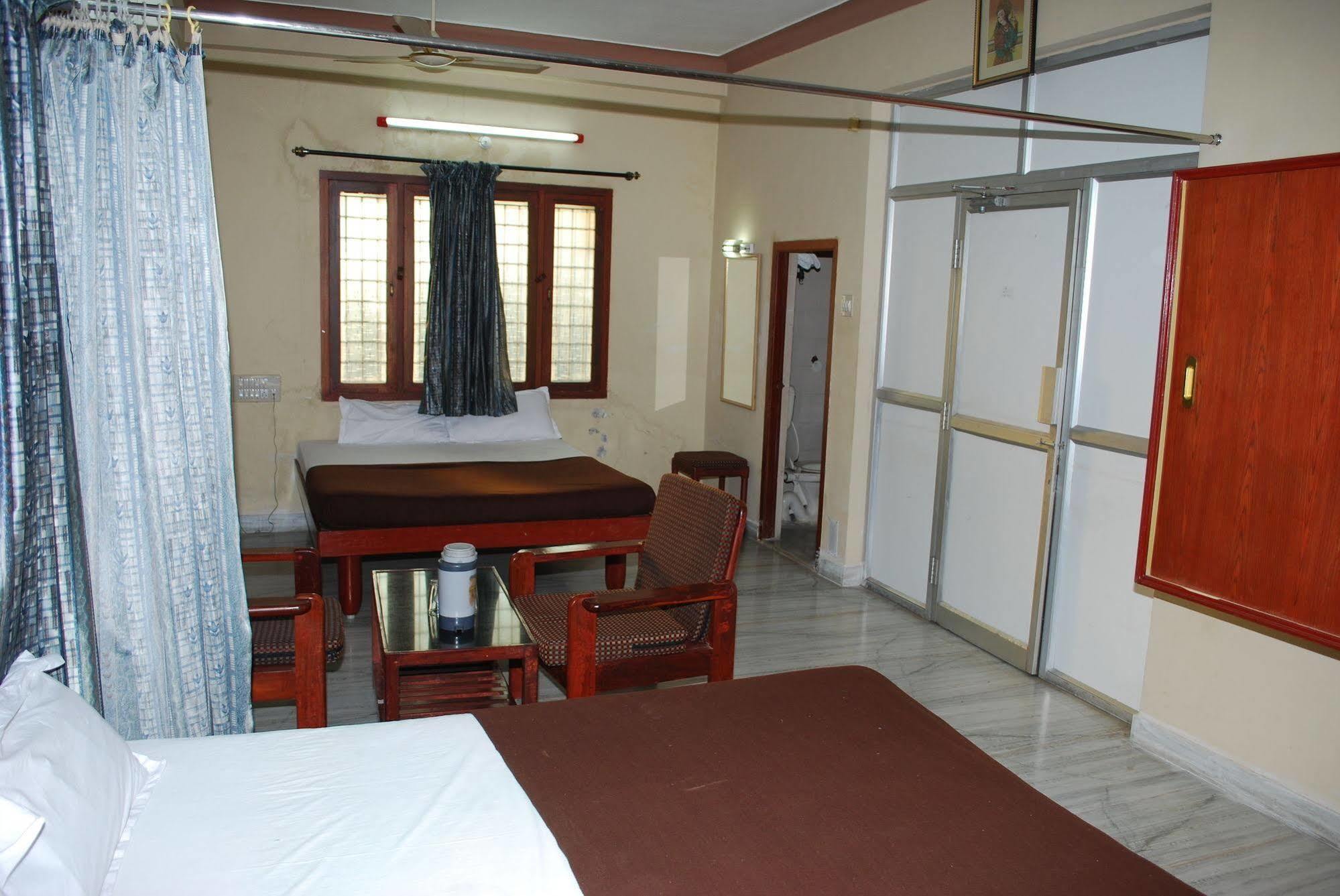 Sri Sai Residency Ξενοδοχείο Τιρουπάτι Εξωτερικό φωτογραφία