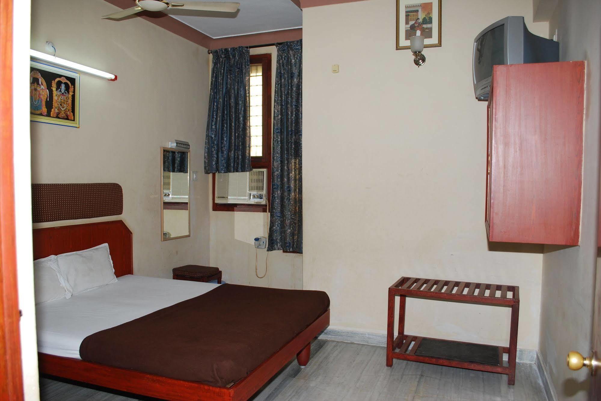 Sri Sai Residency Ξενοδοχείο Τιρουπάτι Εξωτερικό φωτογραφία